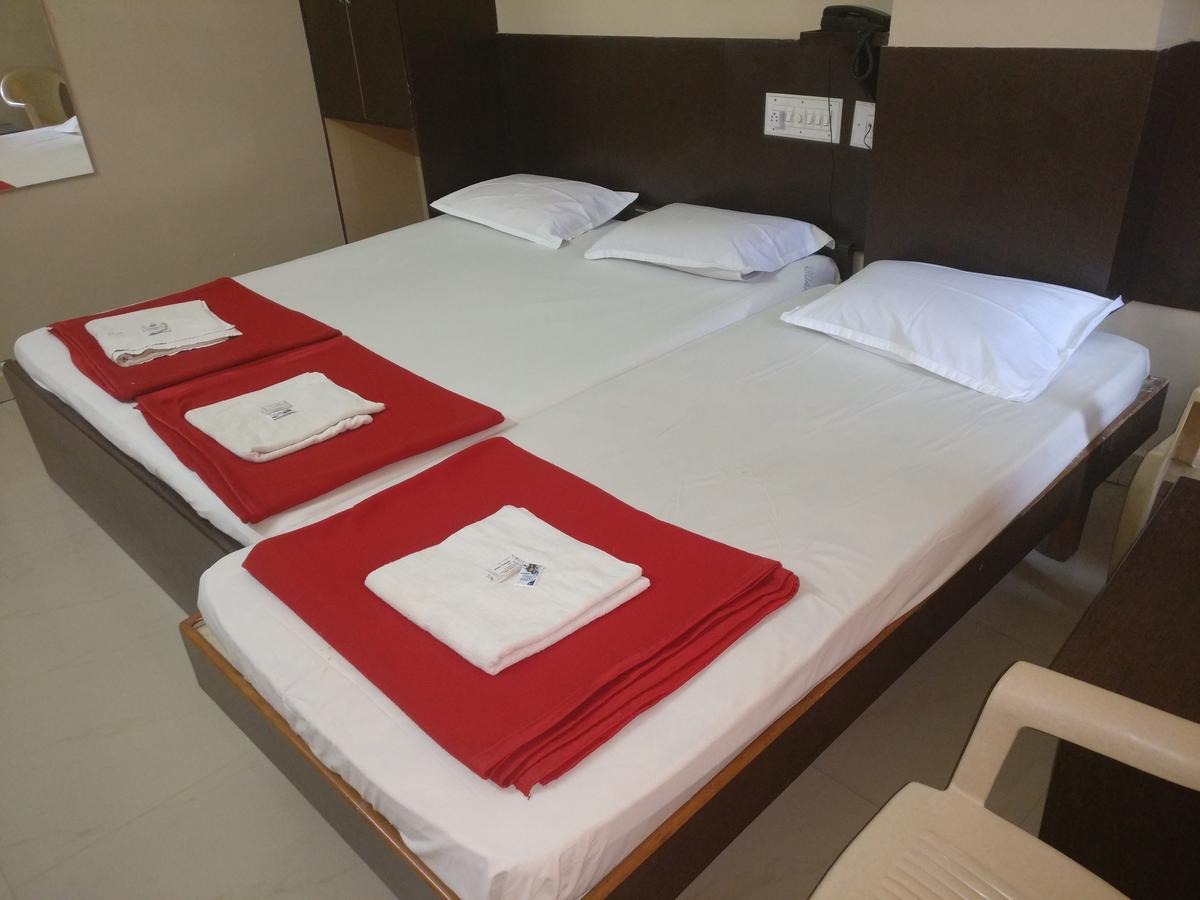 Hôtel Subhadra Comforts à Shimoga Extérieur photo