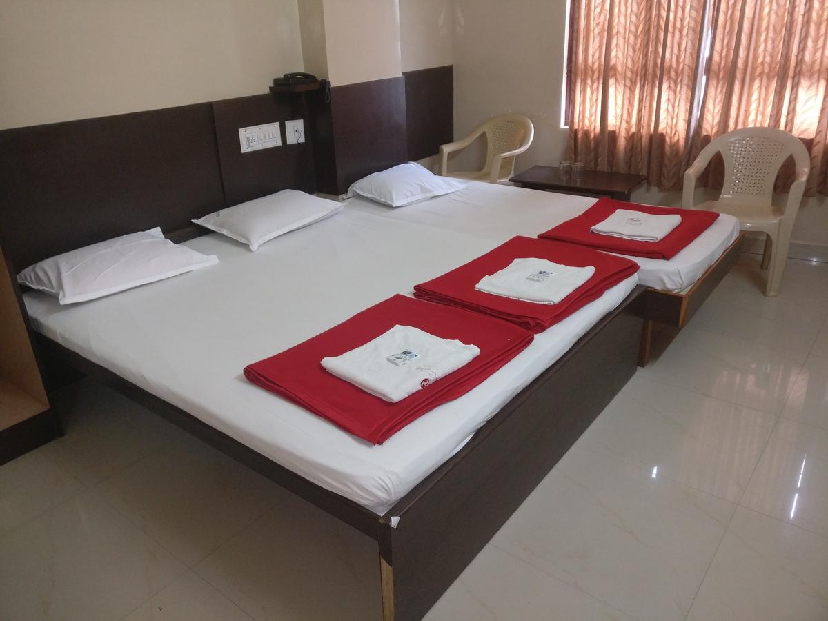 Hôtel Subhadra Comforts à Shimoga Extérieur photo